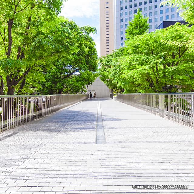 人通りのない陸橋